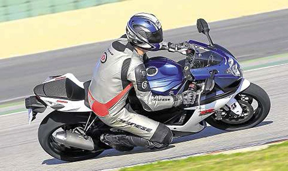 Suzuki-GSX-R750-4