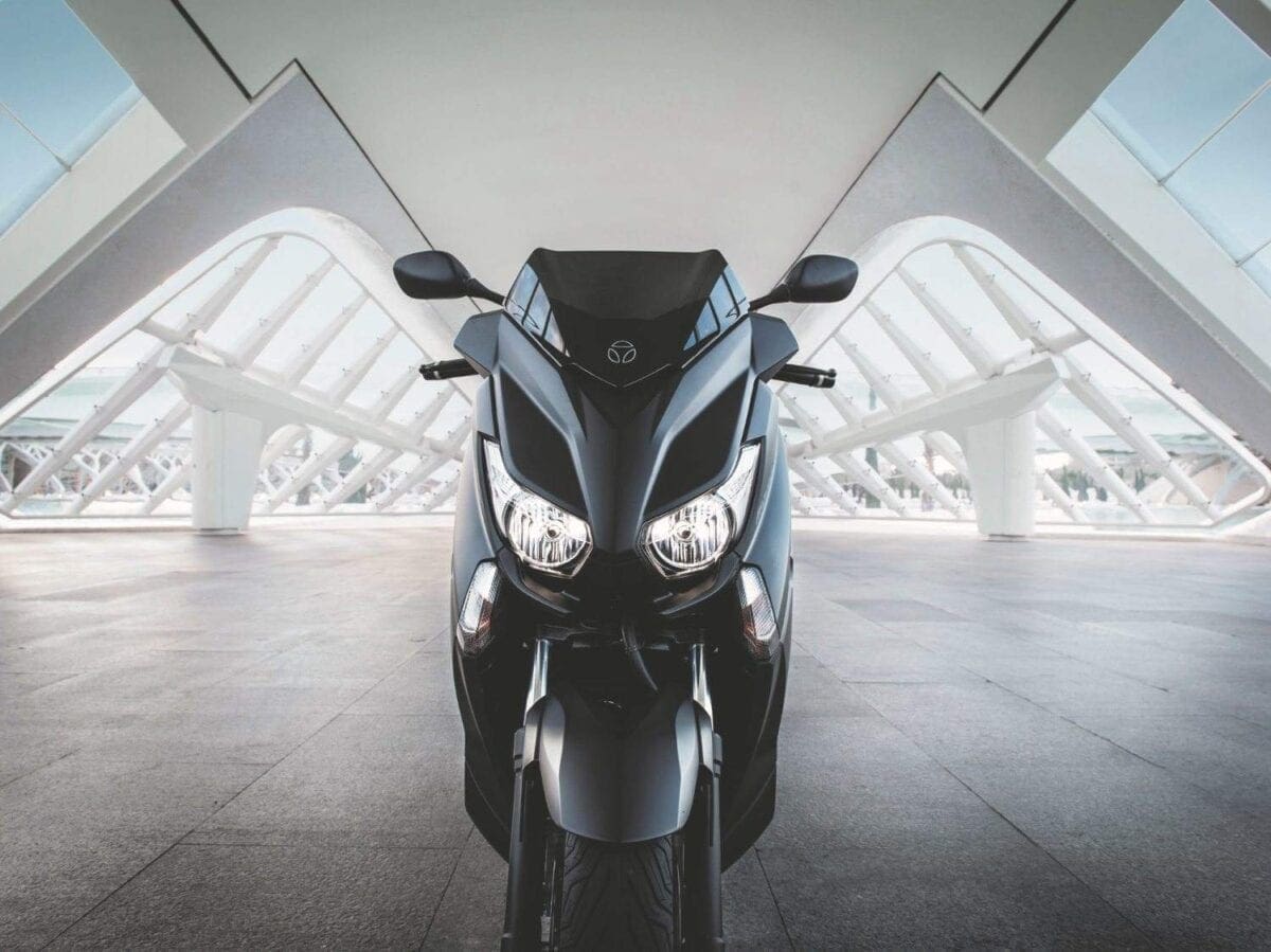 New MOMO Design Yamaha X-Max 400 | MoreBikes