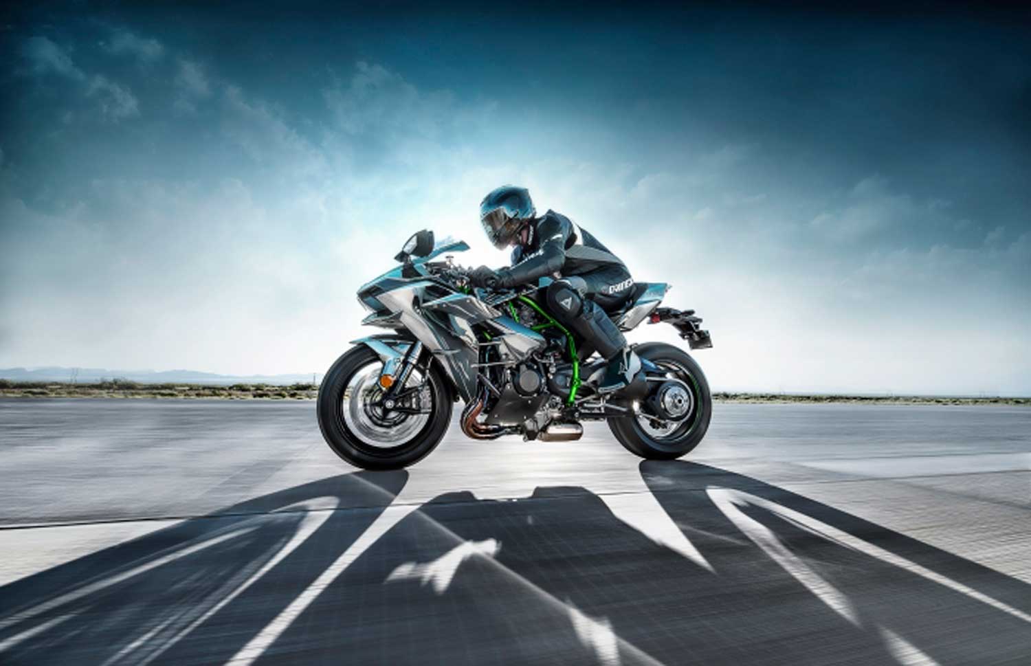 Kawasaki-H2-on-road003