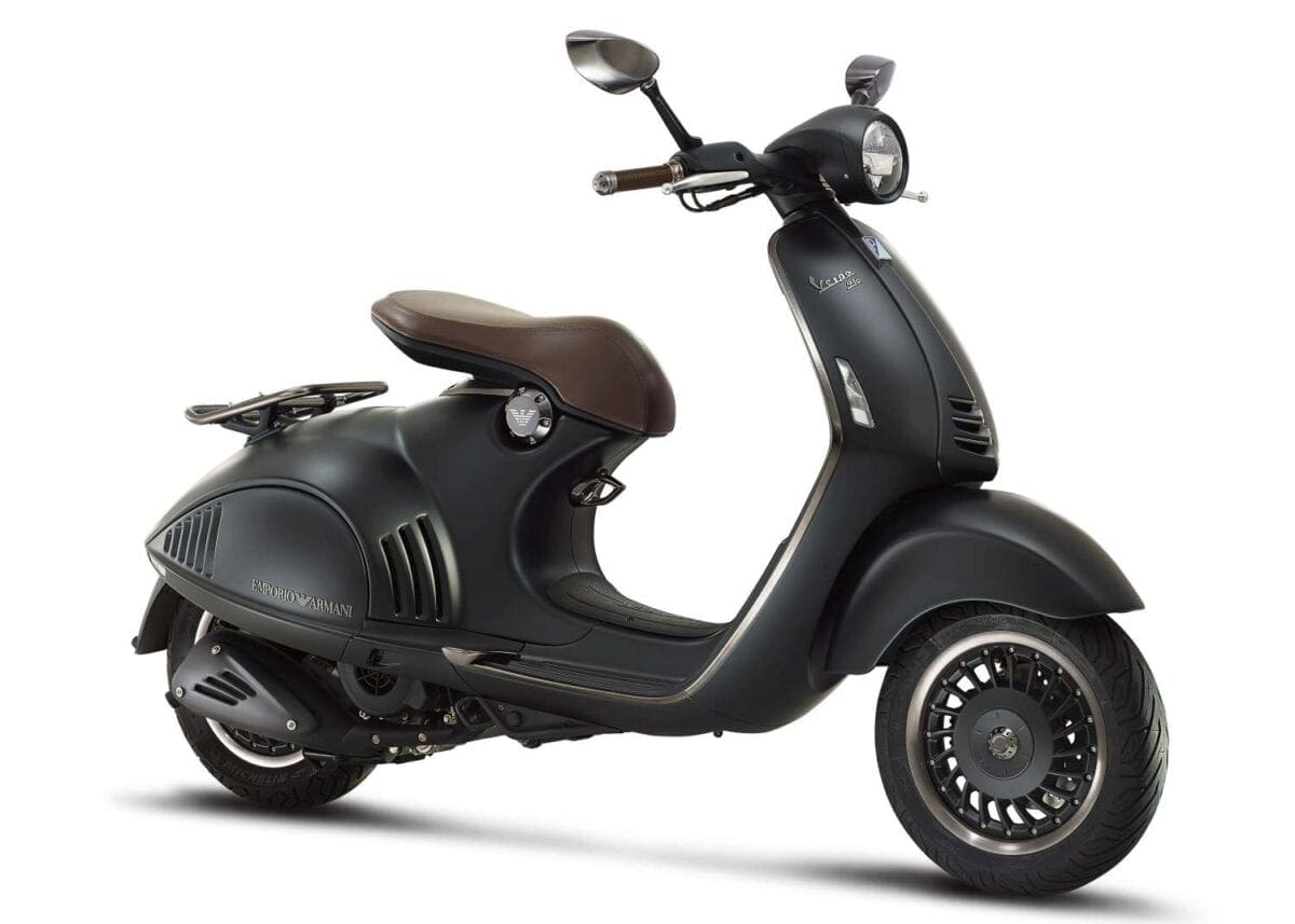 EA VESPA 946_right side