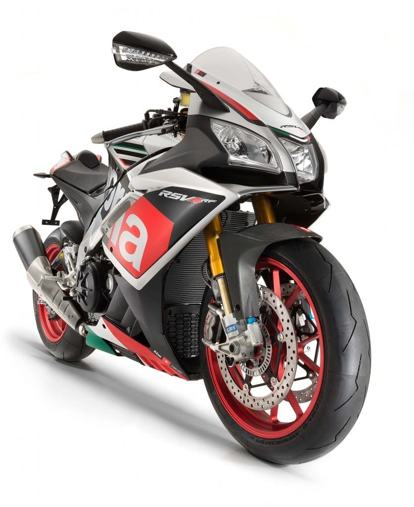 Aprilia RSV4 RF 2016_34dx_spinta