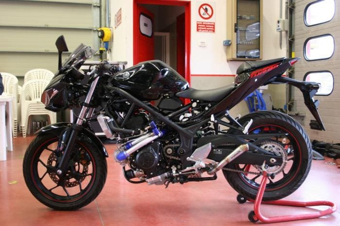 Yamaha discount r3 naked