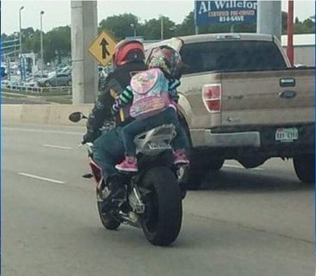 2016-04-27 15_40_35-Texas mom defends photo of daughter riding on back of motorcycle