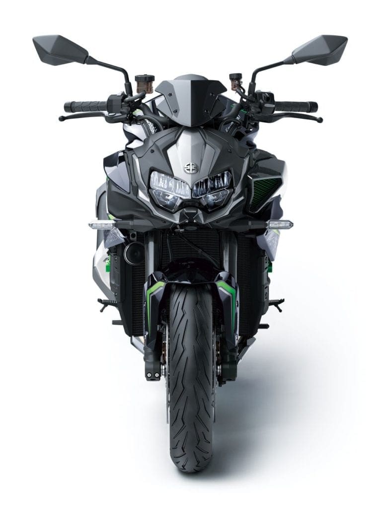 There's not much width to the supercharged Z H2 from Kawasaki. The 2020 bike hides the extra size of the supercharging unit well. 