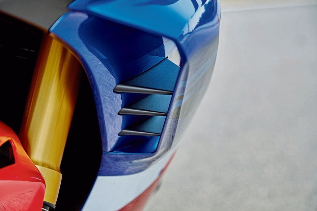 Honda gives you MotoGP-derived wings. On both the stock and the SP versions of the new Fireblade, for the 2020 motorcycle.