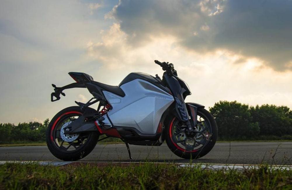 Yassss. Now you're talking. Especially for around £3.5k. Wheelies past the chip shop, anyone?
