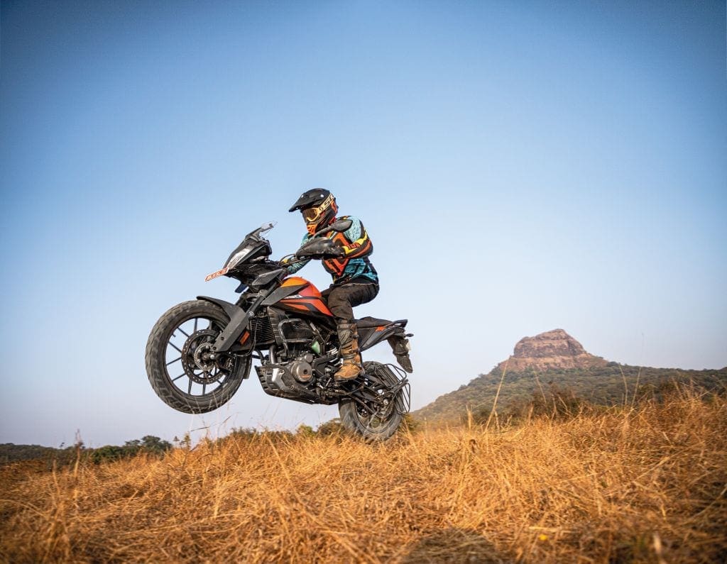Lack of knee-grip areas built into the motorbike's petrol tank cover wasn't exactly welcomed by test rider Abhishek when he upped the pace on the dirt.