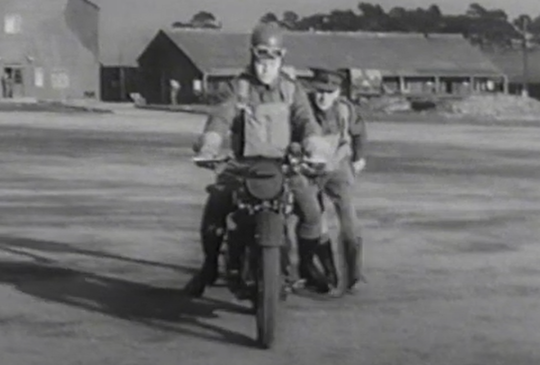 VIDEO: World War II despatch rider TRAINING. How to ride and maintain a Norton 16H.