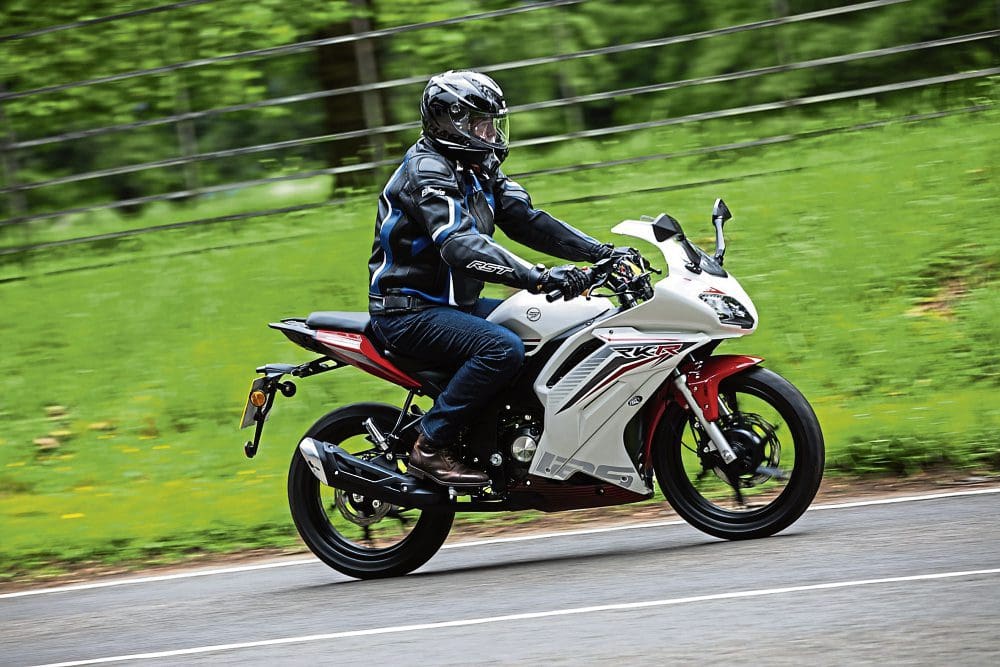 Keeway RKR 125: Cross dresser | MoreBikes