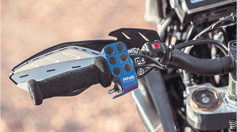 Yamaha Tenere 700 Raid controls