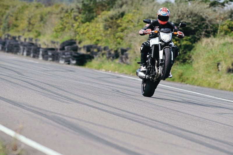 Wheelie on Yamaha FZ1