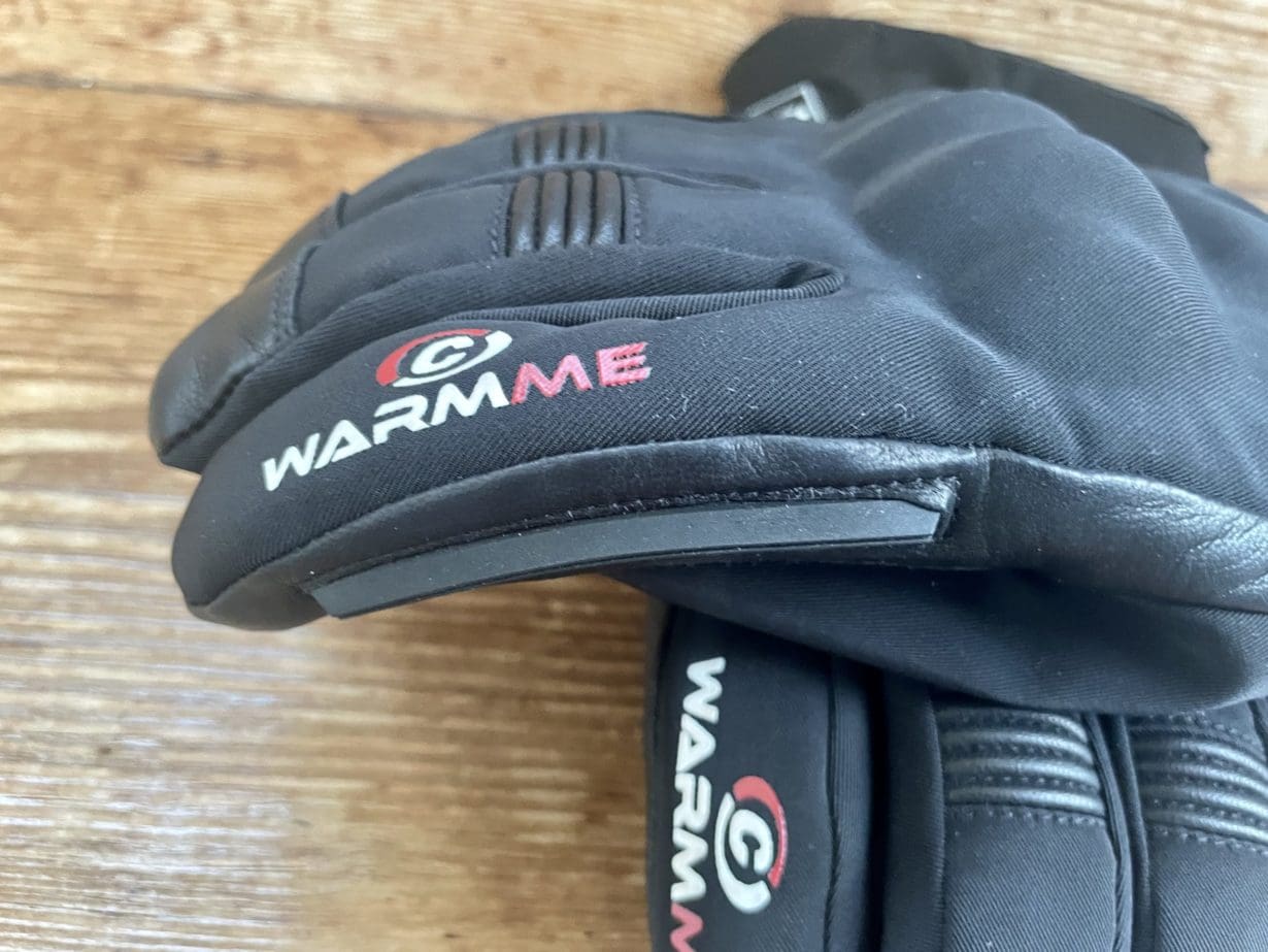 Quality visor wipe on both gloves