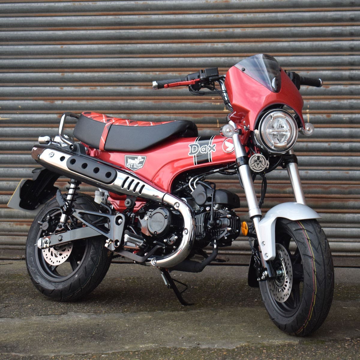 Honda ST125 Dax with Pyramid fly screen