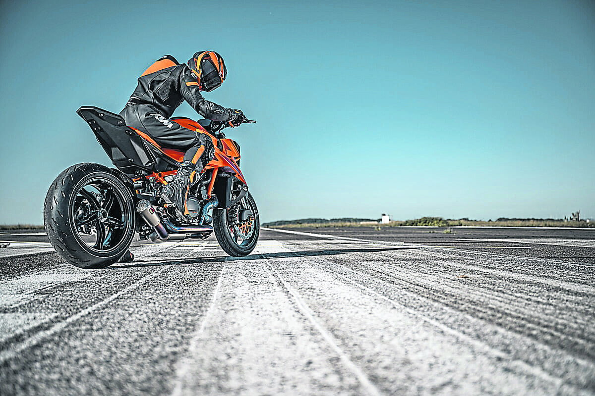 KTM unveils new Super Duke 1390 R