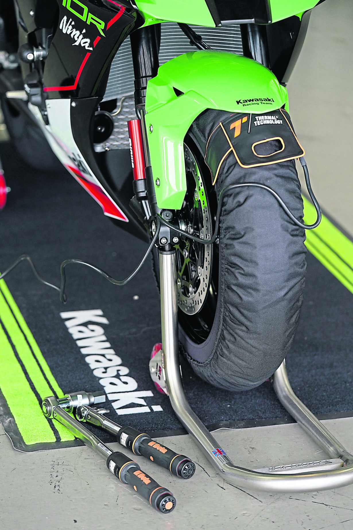 Kawasaki ZX-10R Press Event. Bedford Autodrome, Thurleigh Airfield Business Park, Bedford, MK44 2YP. 27th April 2021.