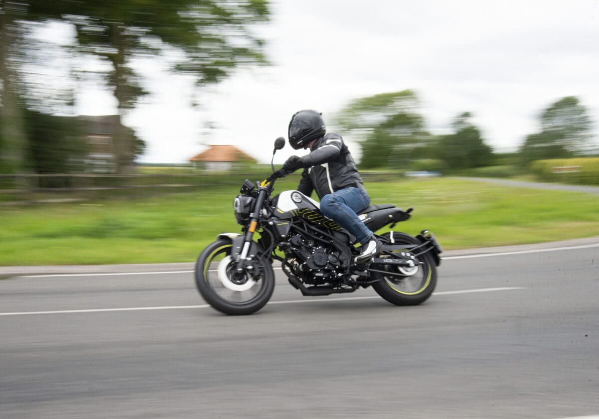 Быстрый тест: Benelli Leoncino 125